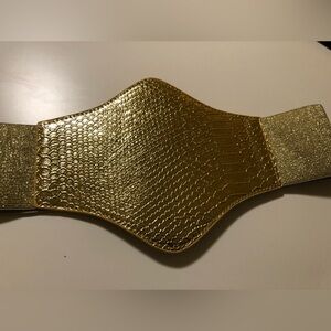 Women’s Shein gold snakeskin embossed corset belt (medium)
